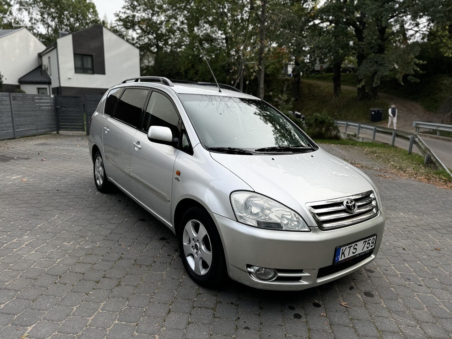 Toyota Avensis Verso 2005 y Van