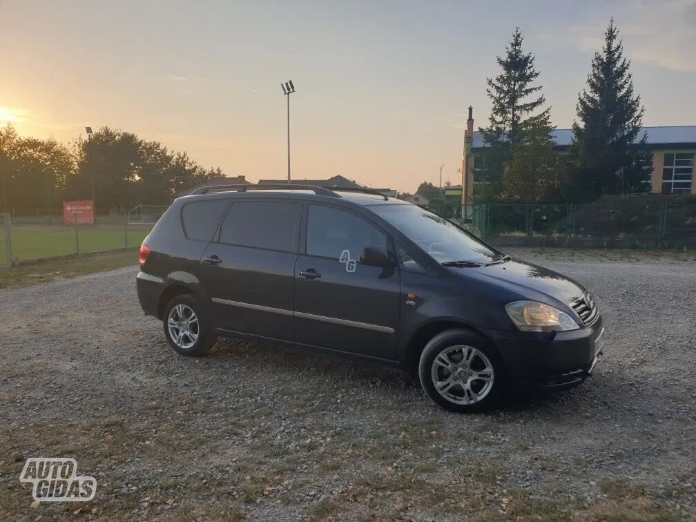 Toyota Avensis Verso 2005 y Van