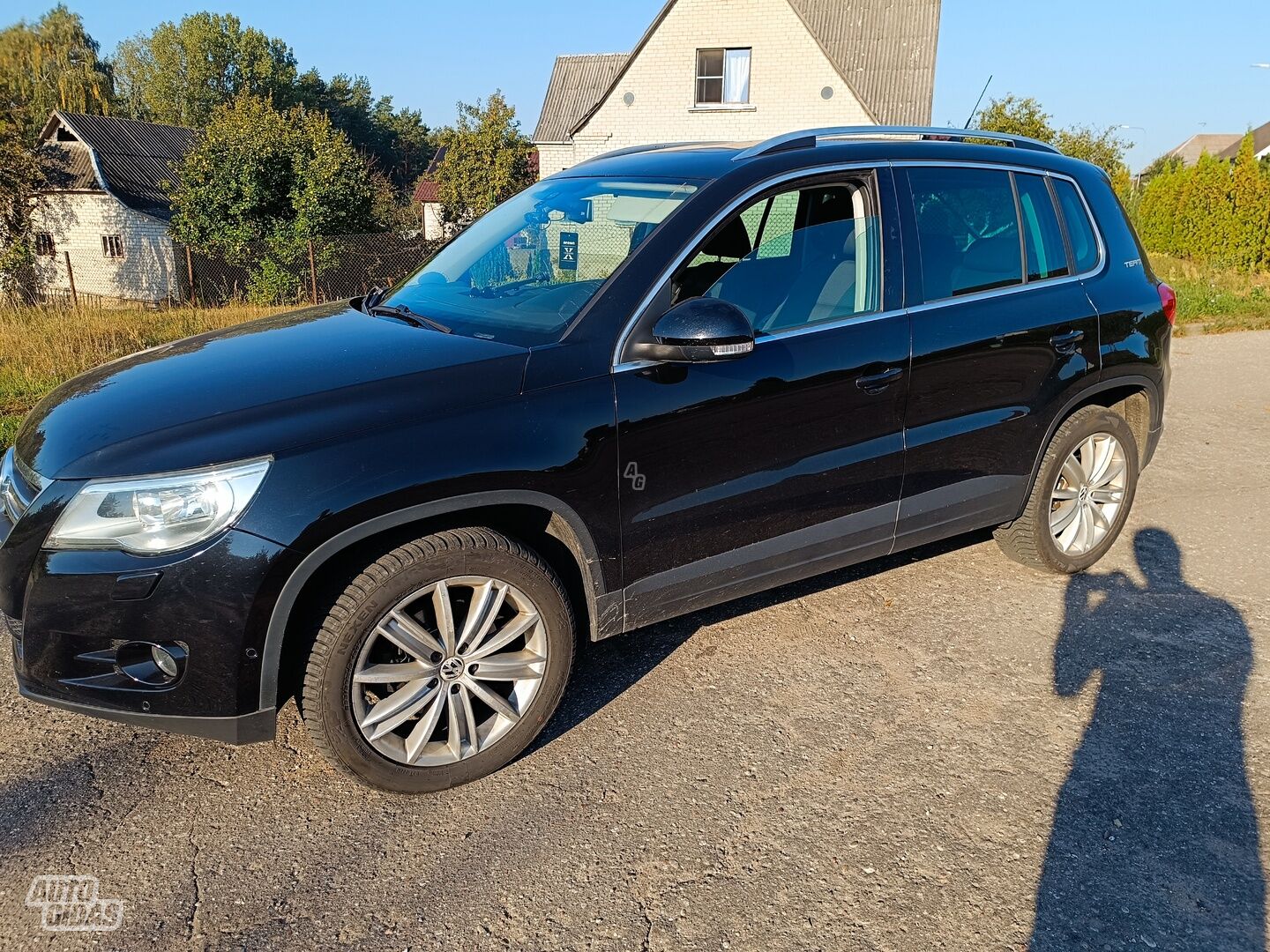 Volkswagen Tiguan 2010 г Внедорожник / Кроссовер