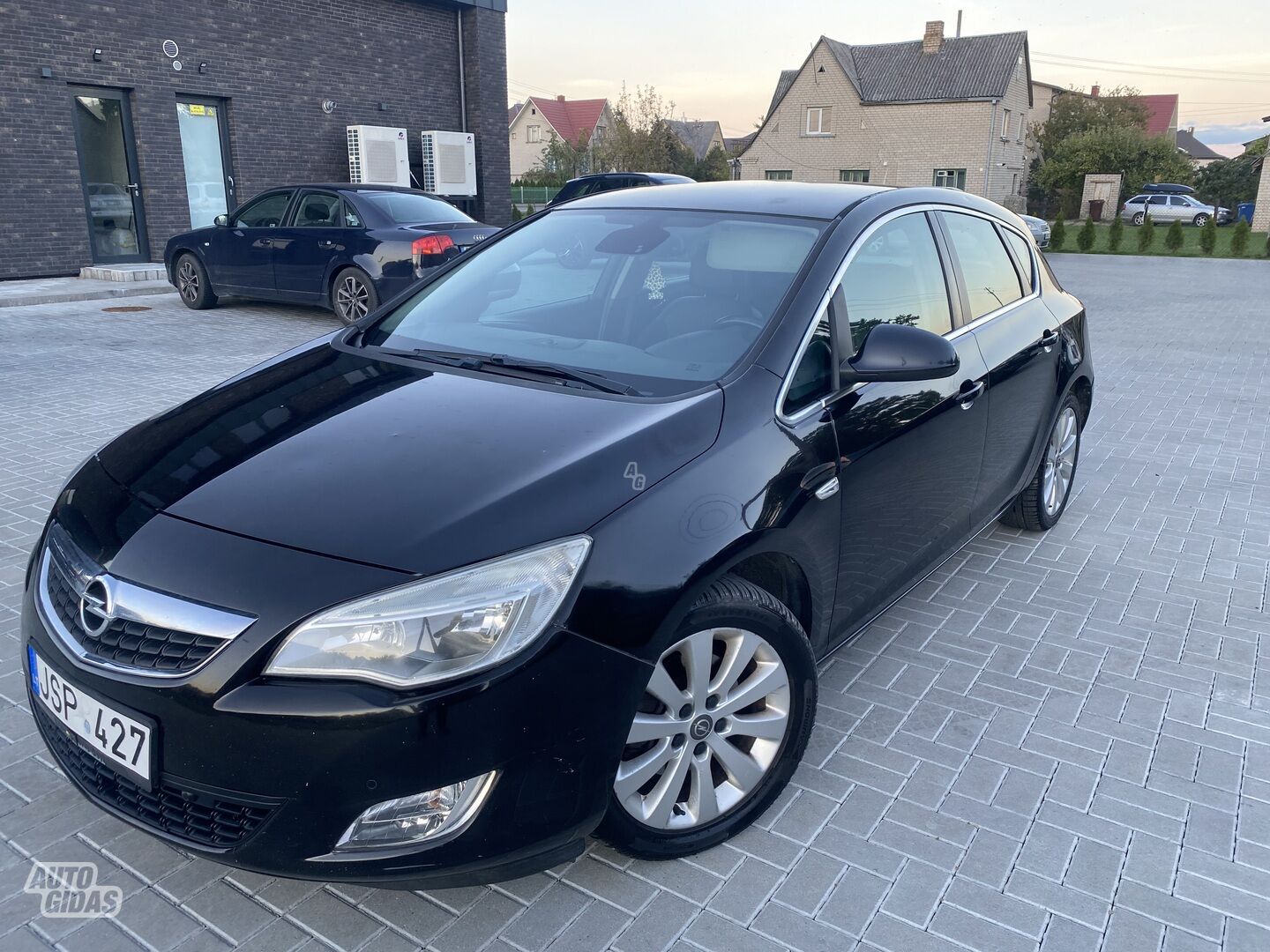 Opel Astra 2011 y Hatchback