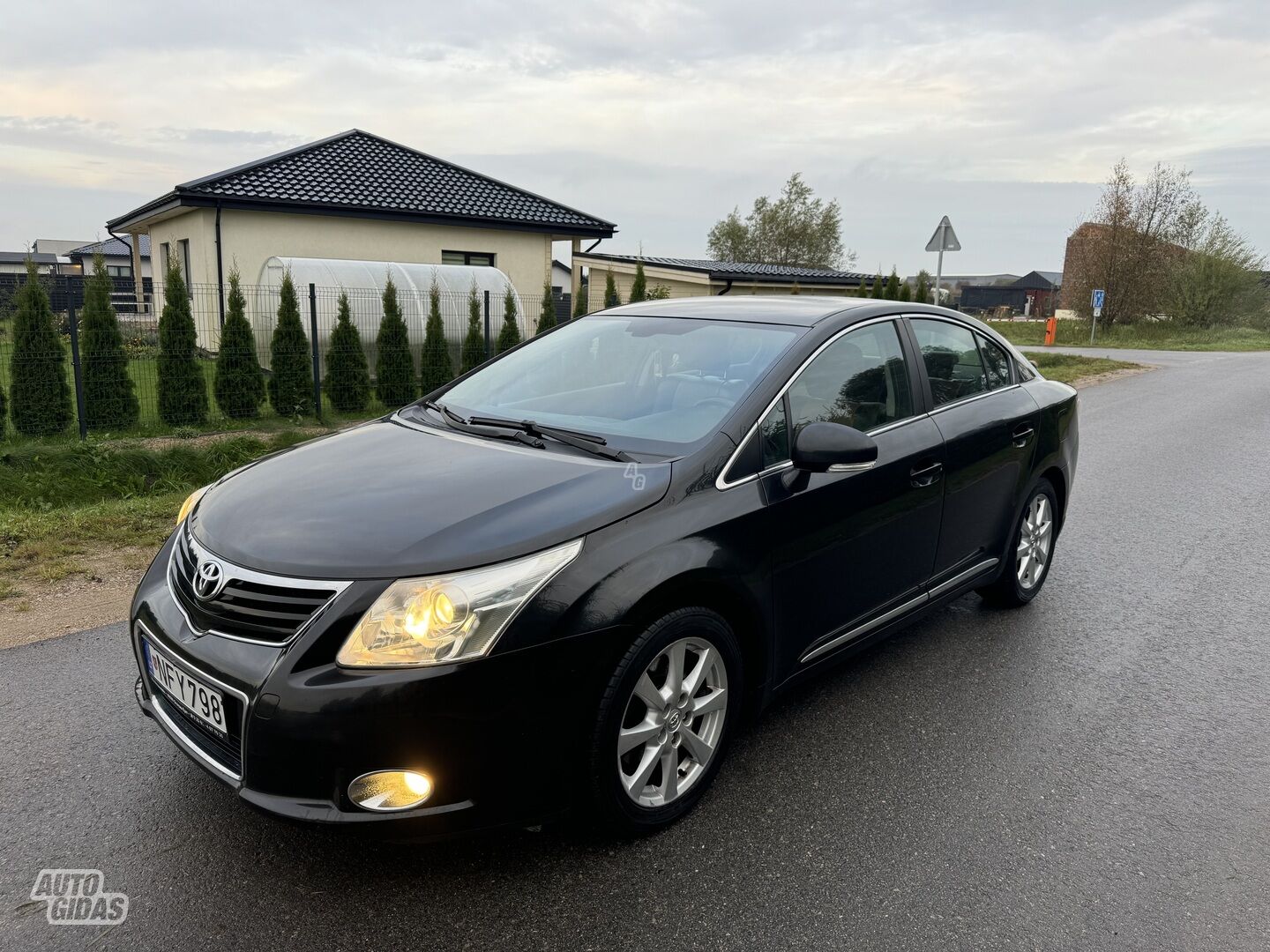 Toyota Avensis 2009 г Седан