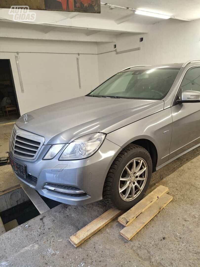 Mercedes-Benz E 200 2012 г запчясти