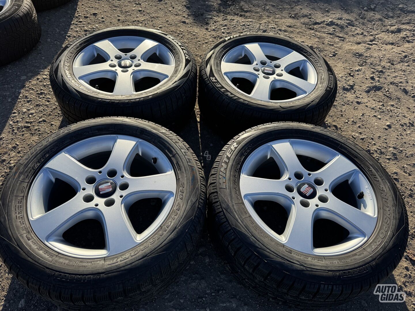 Seat Siunciam, 7,5J ET42 light alloy R16 rims