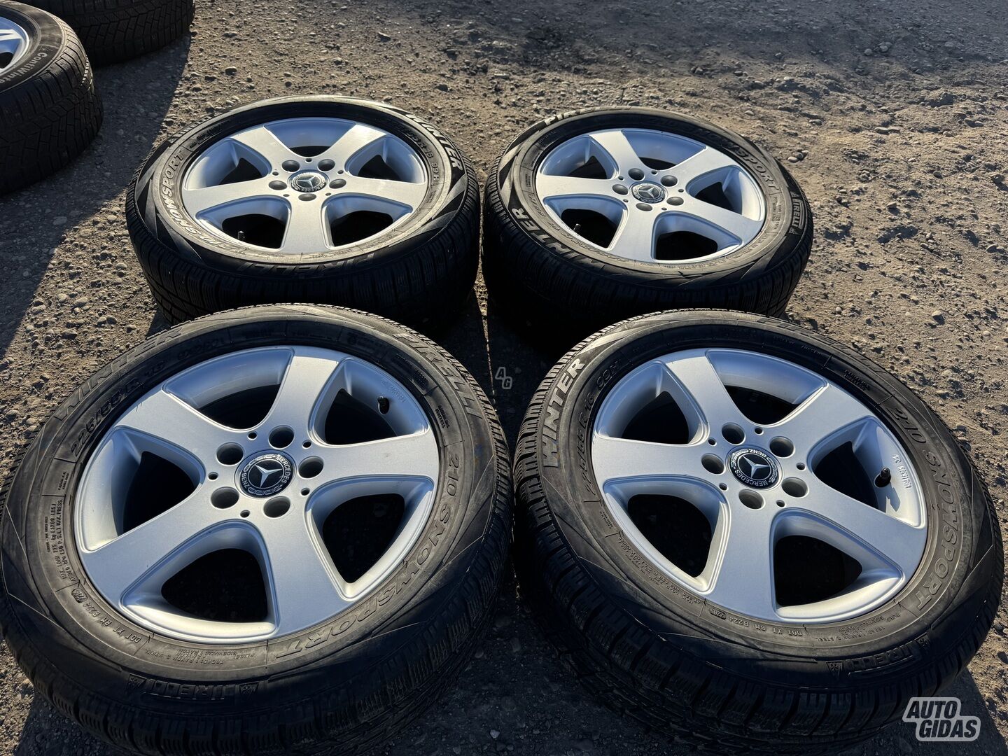 Mercedes-Benz Siunciam, 7,5J ET42 light alloy R16 rims