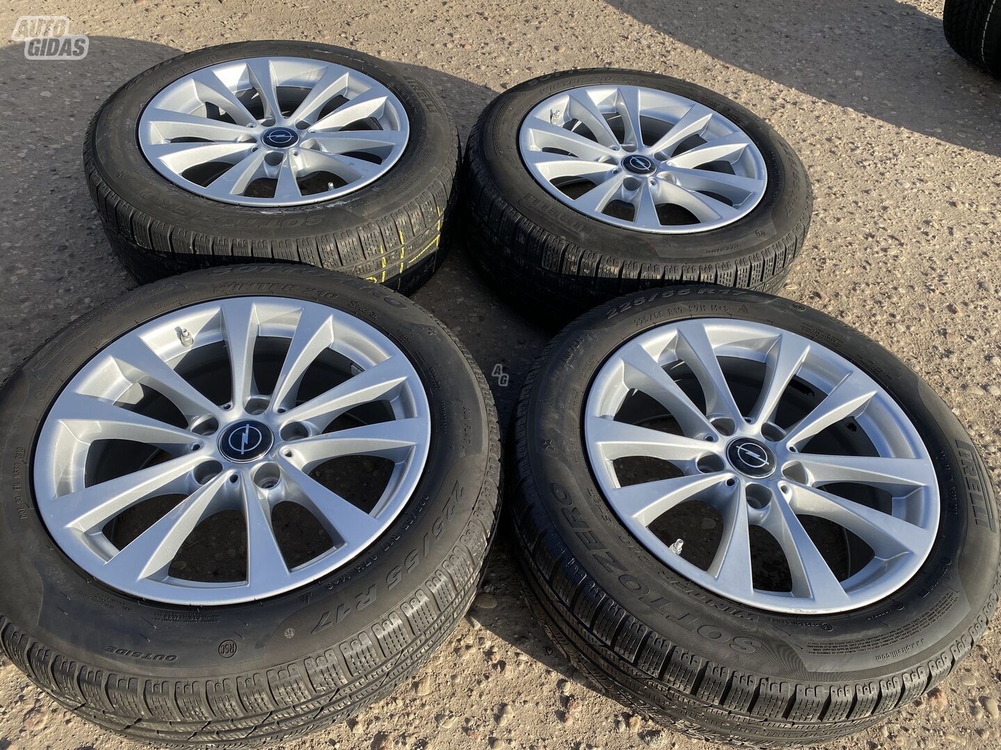 Opel Siunciam, 8J ET34 light alloy R17 rims