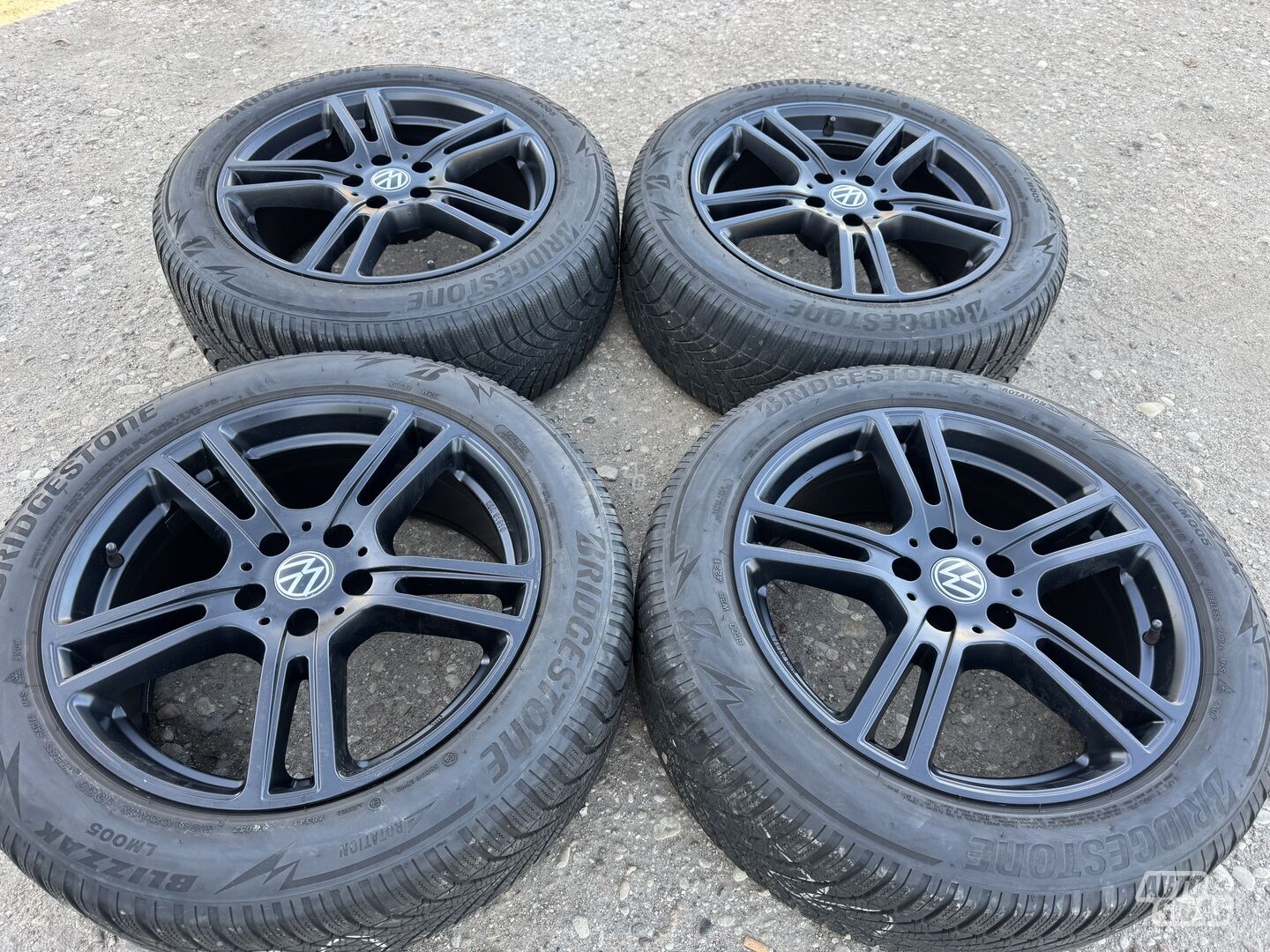 Volkswagen Siunciam, 8J ET38 light alloy R18 rims