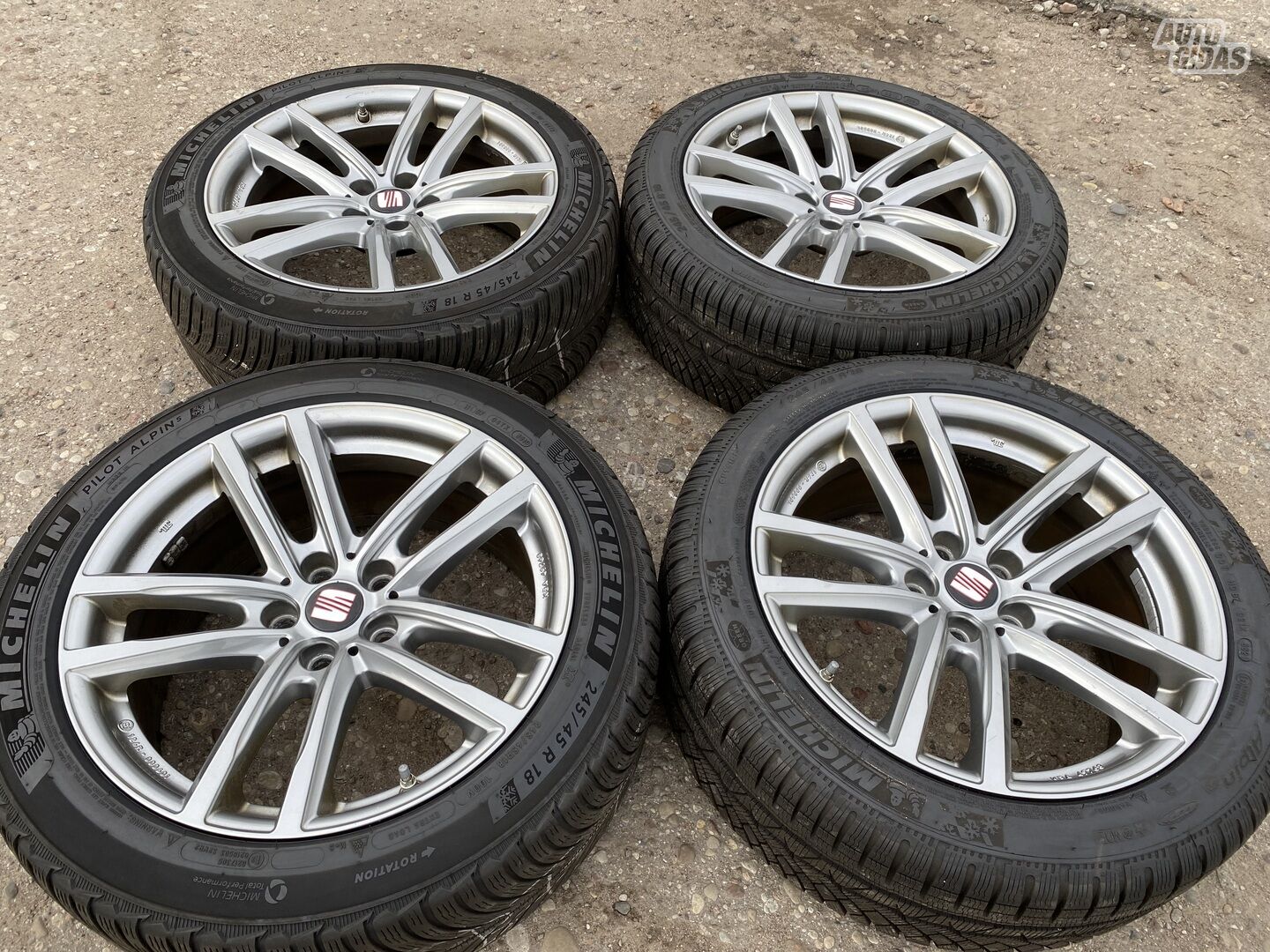 Seat Siunciam, 8J ET30 light alloy R18 rims