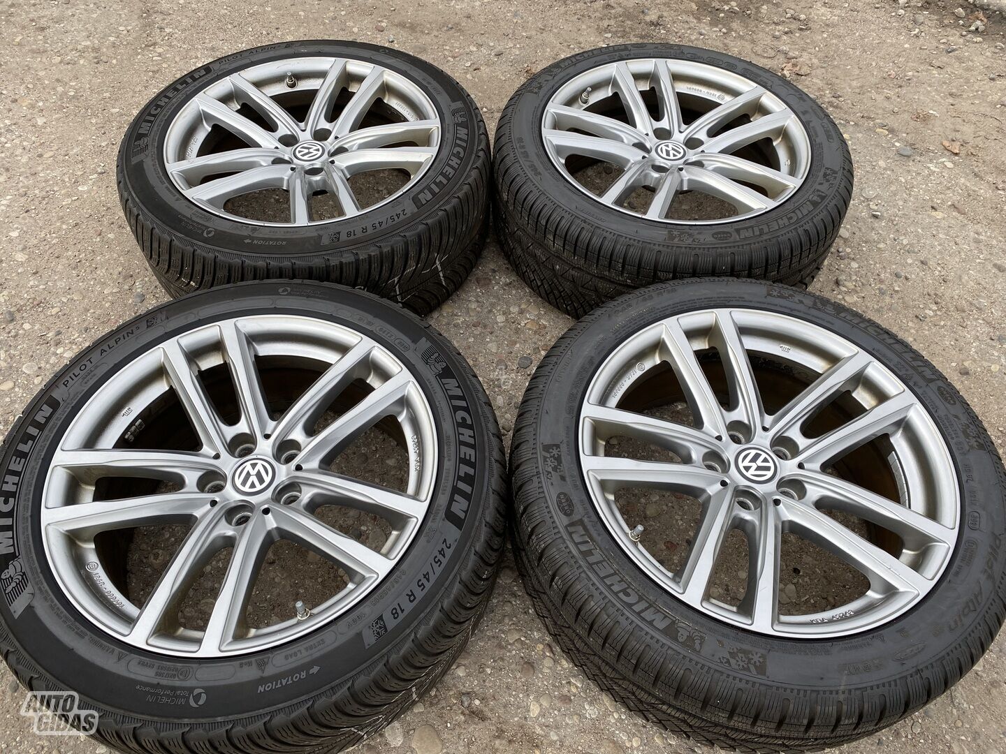 Volkswagen Siunciam, 8J ET30 light alloy R18 rims