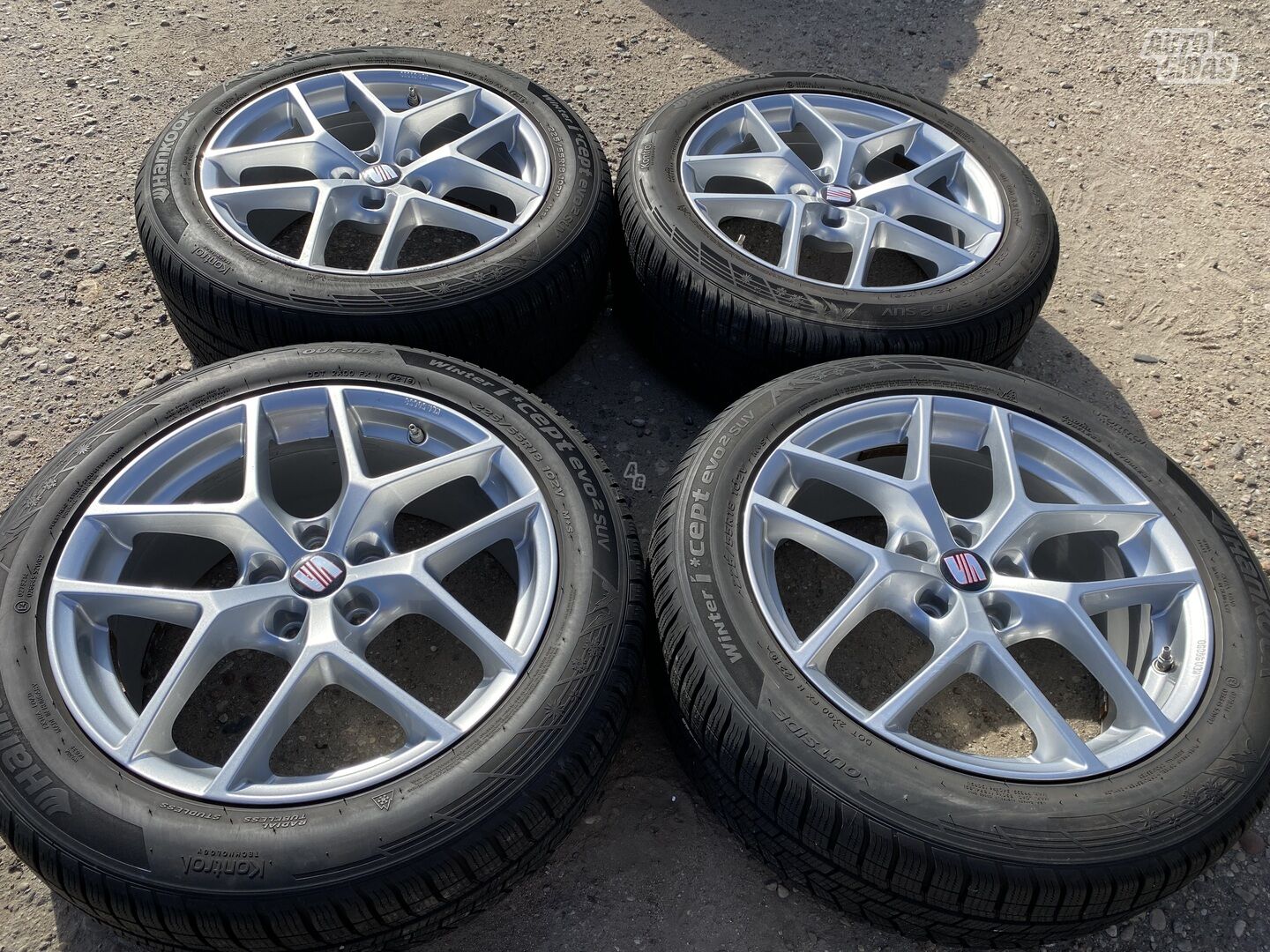 Seat Siunciam, 8J ET37 light alloy R18 rims