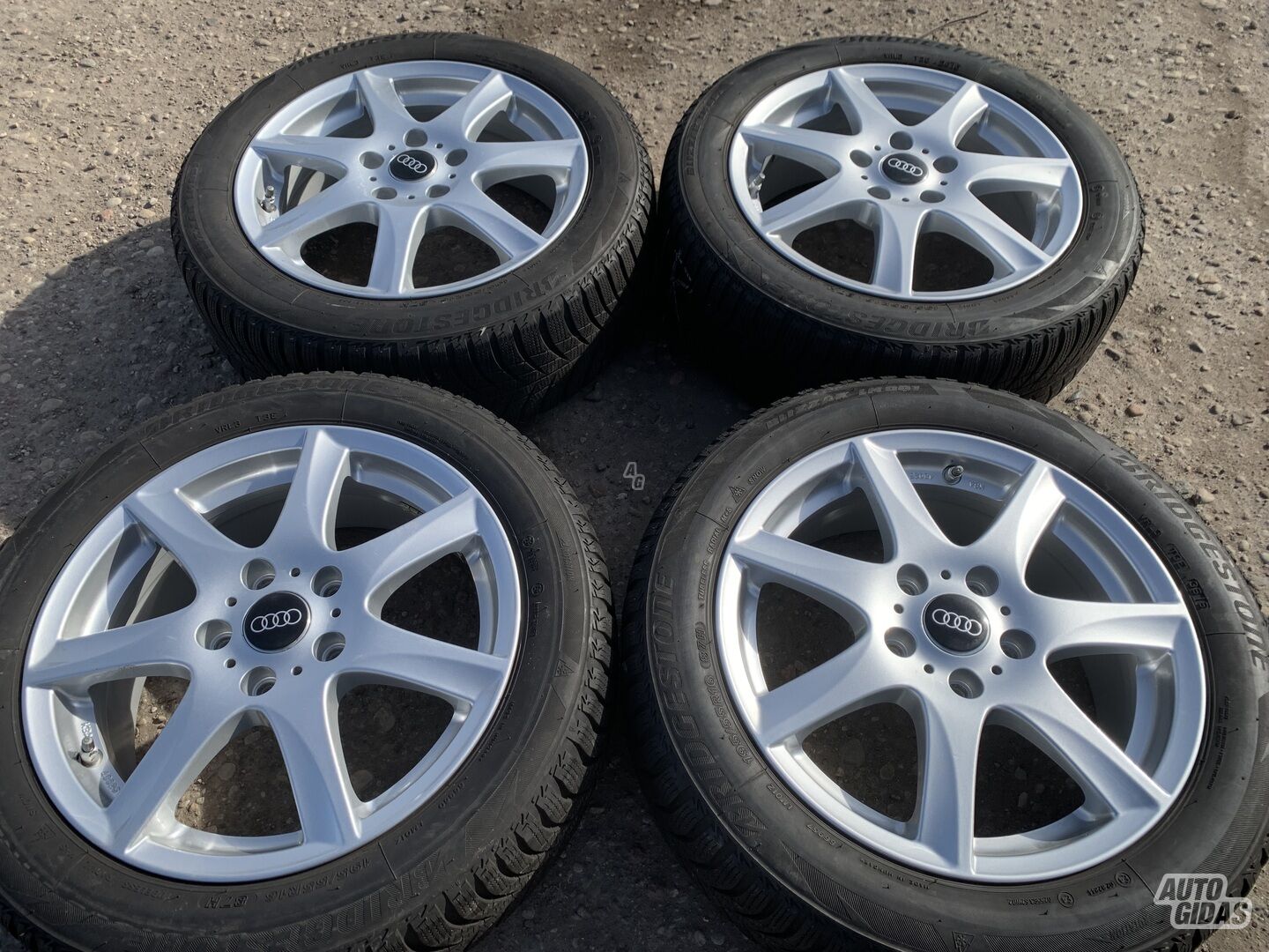 Audi Siunciam, 6,5J ET50 light alloy R16 rims