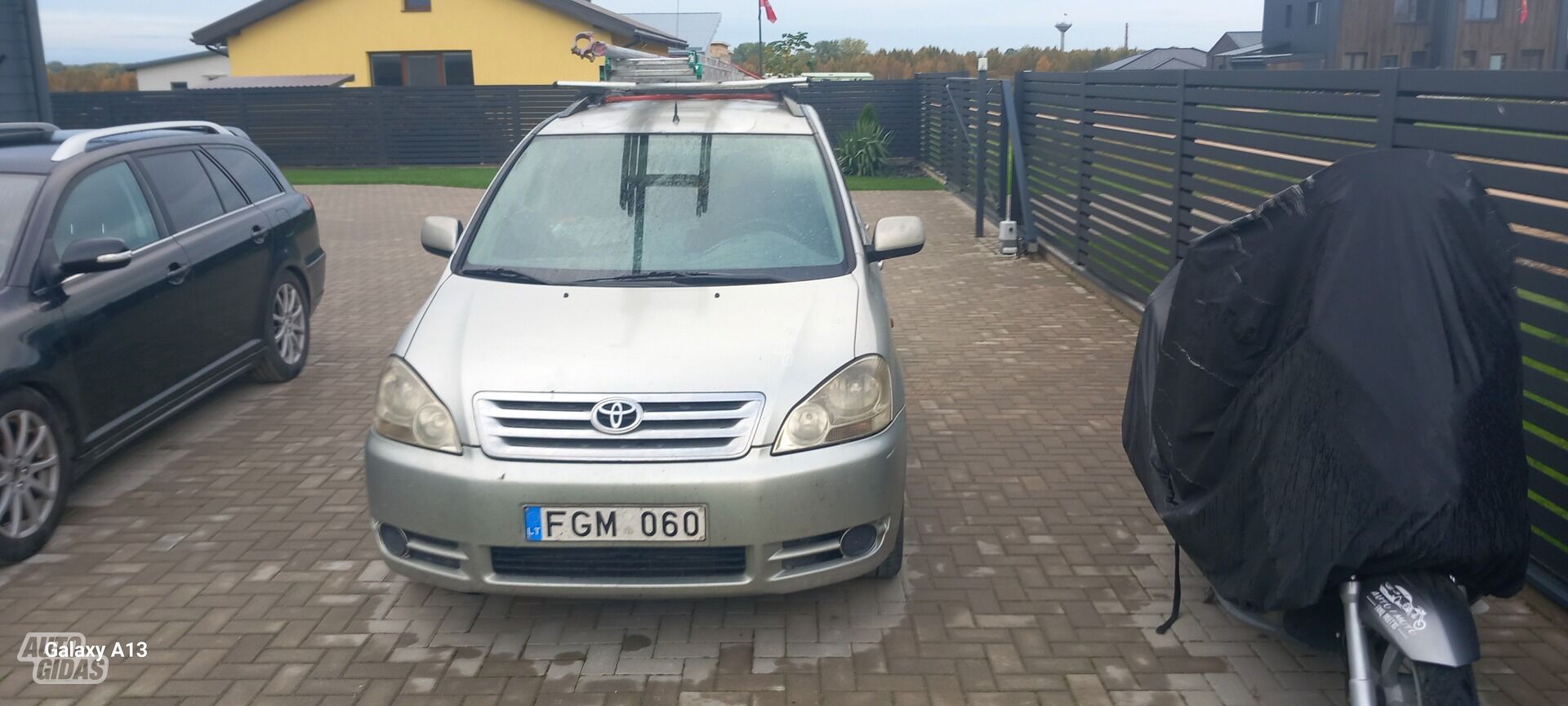 Toyota Avensis Verso 2002 г Минивэн