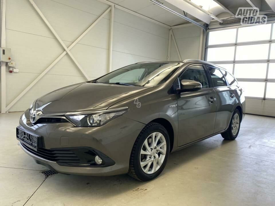 Toyota Auris 1.8 HYBRID TOURING S 1.8 2016 г