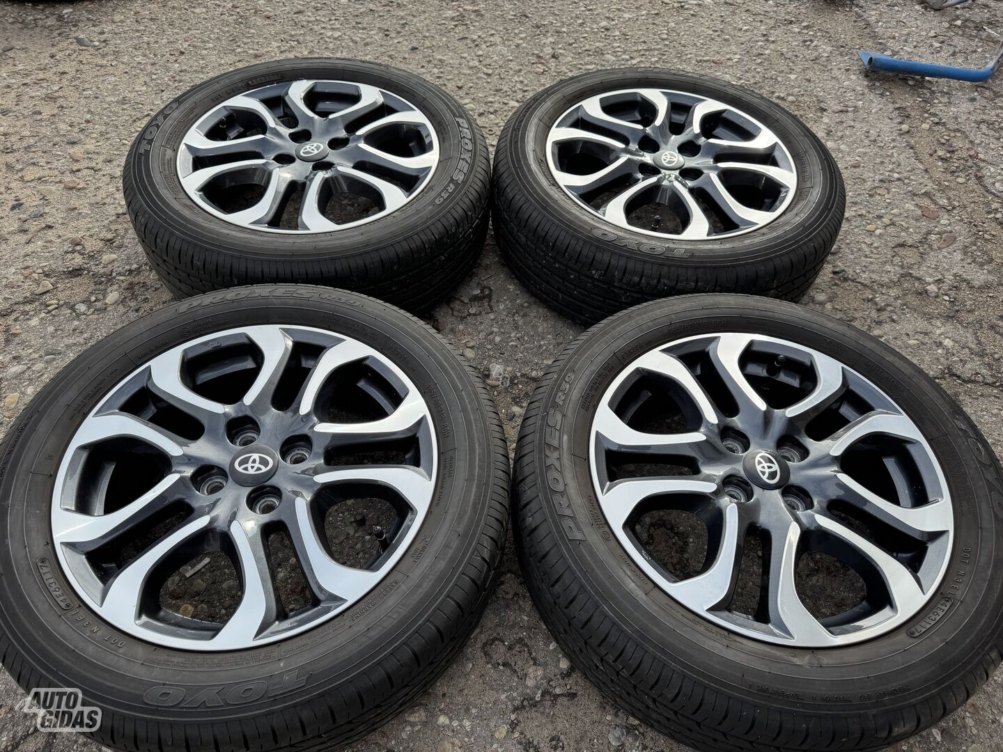 Toyota Siunciam, 5,5J ET40 light alloy R16 rims