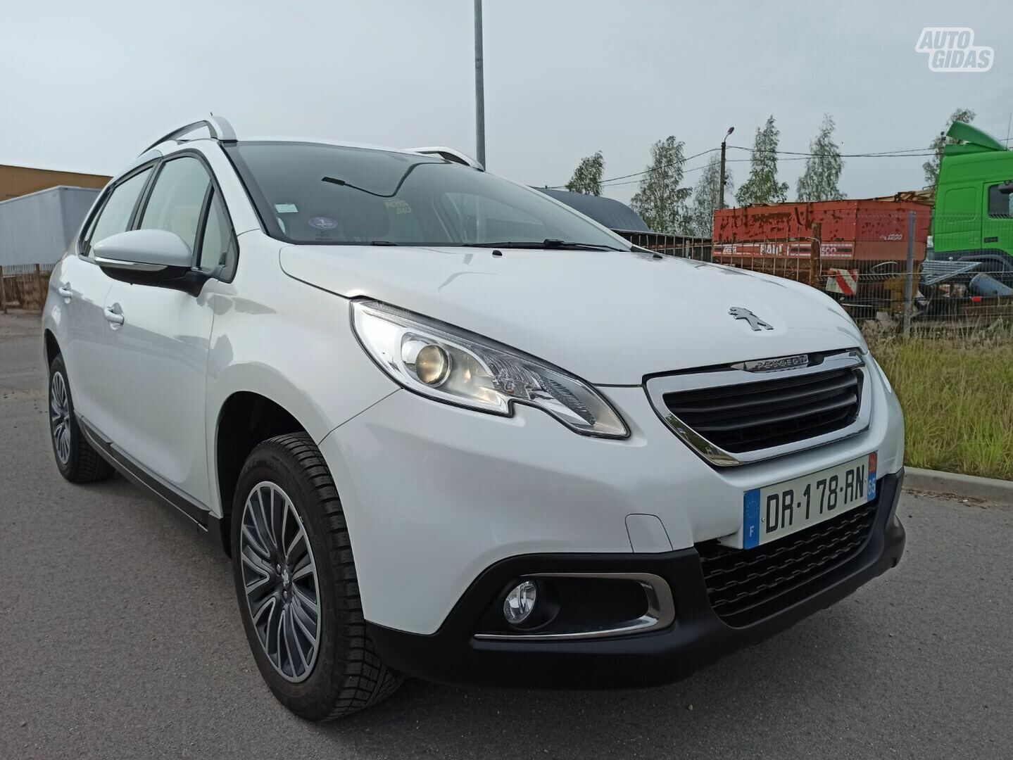 Peugeot 2008 2015 y Off-road / Crossover