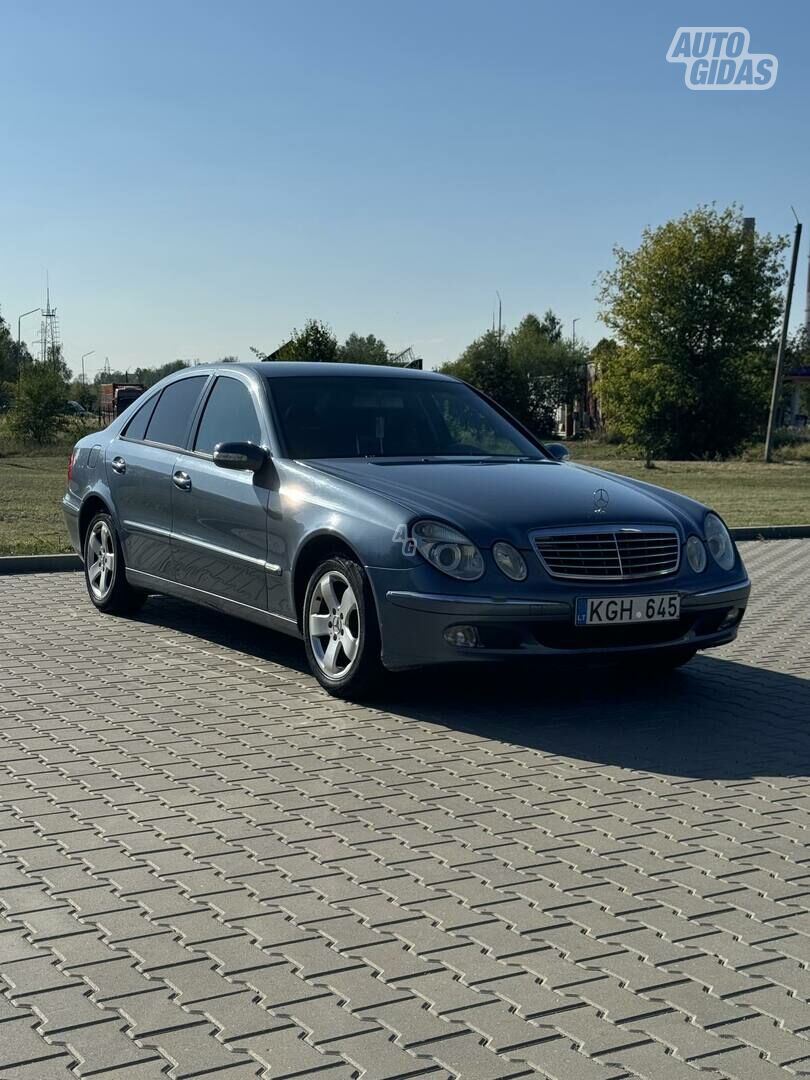 Mercedes-Benz E 200 2004 г Седан