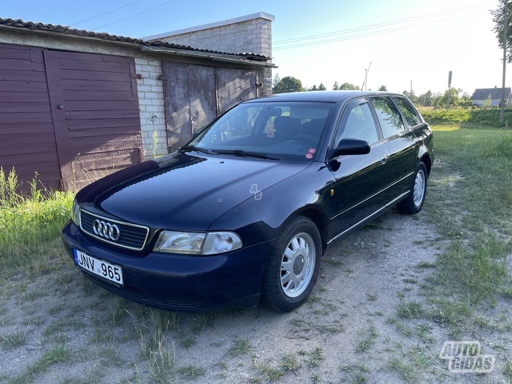 Audi A4 B5 1998 y