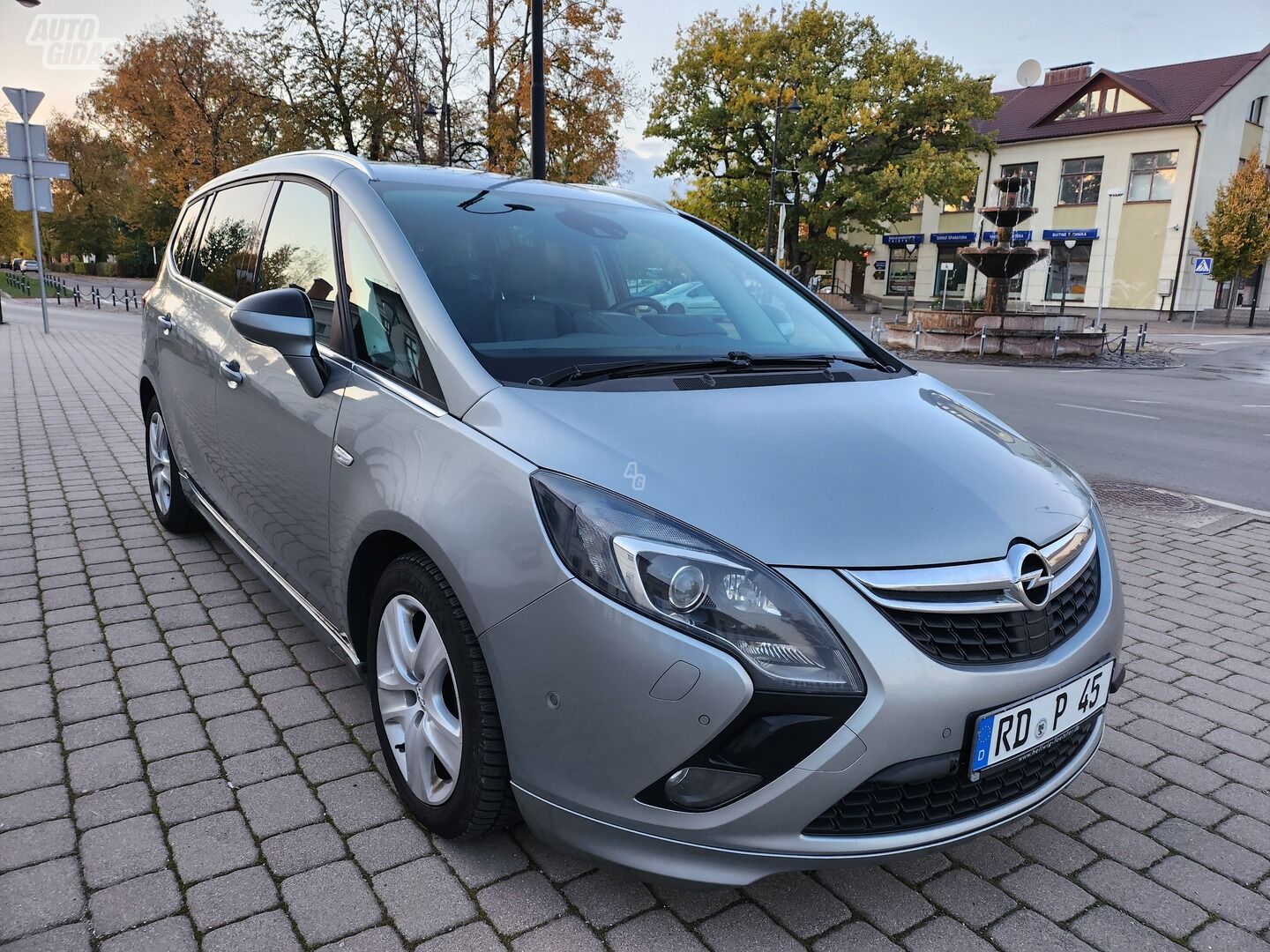 Opel Zafira Tourer C 2011 г