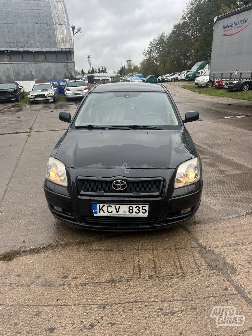 Toyota Avensis II 2005 г