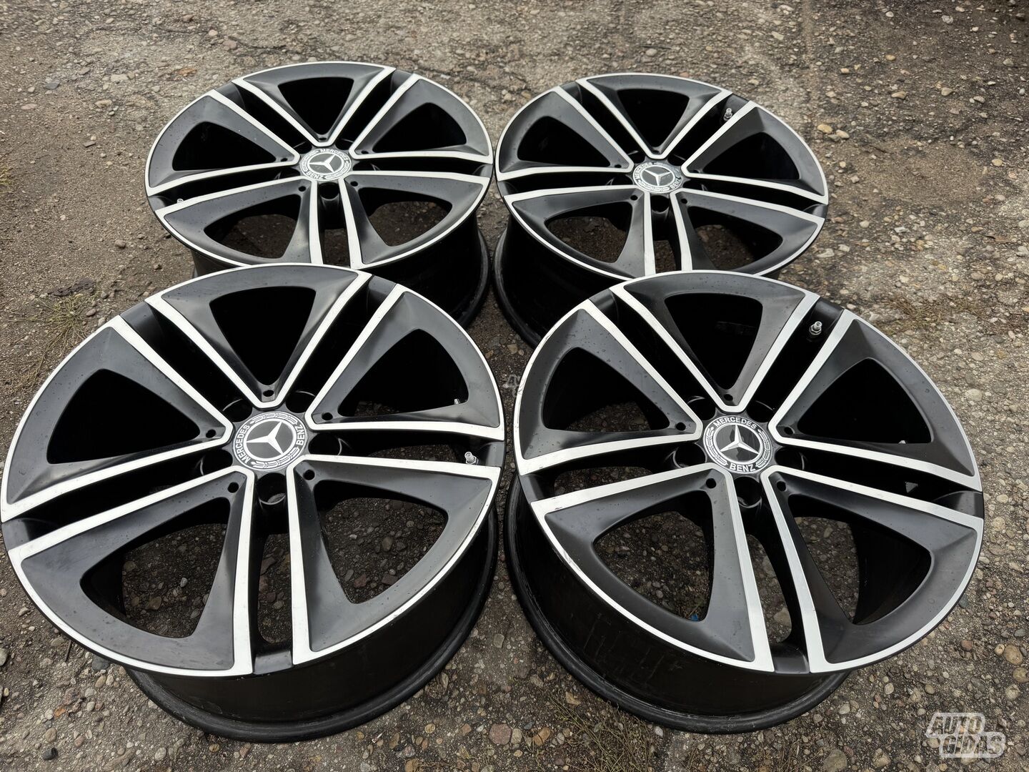 Mercedes-Benz Siunciam, 8J+9J ET33 light alloy R18 rims