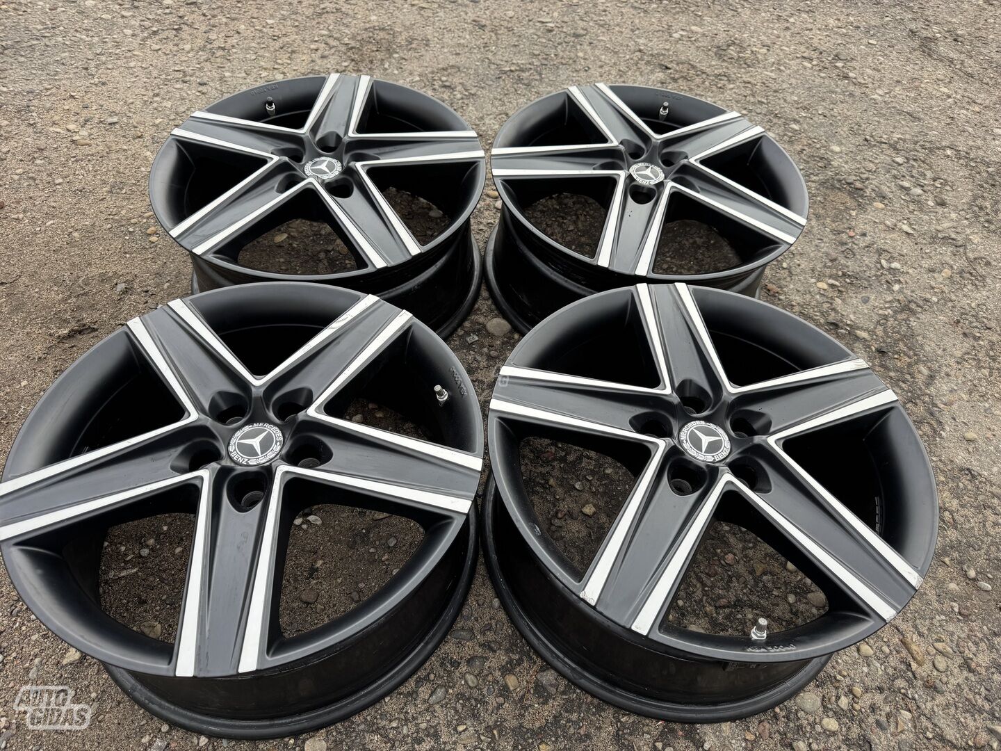 Mercedes-Benz Siunciam, 7,5J ET52 light alloy R18 rims