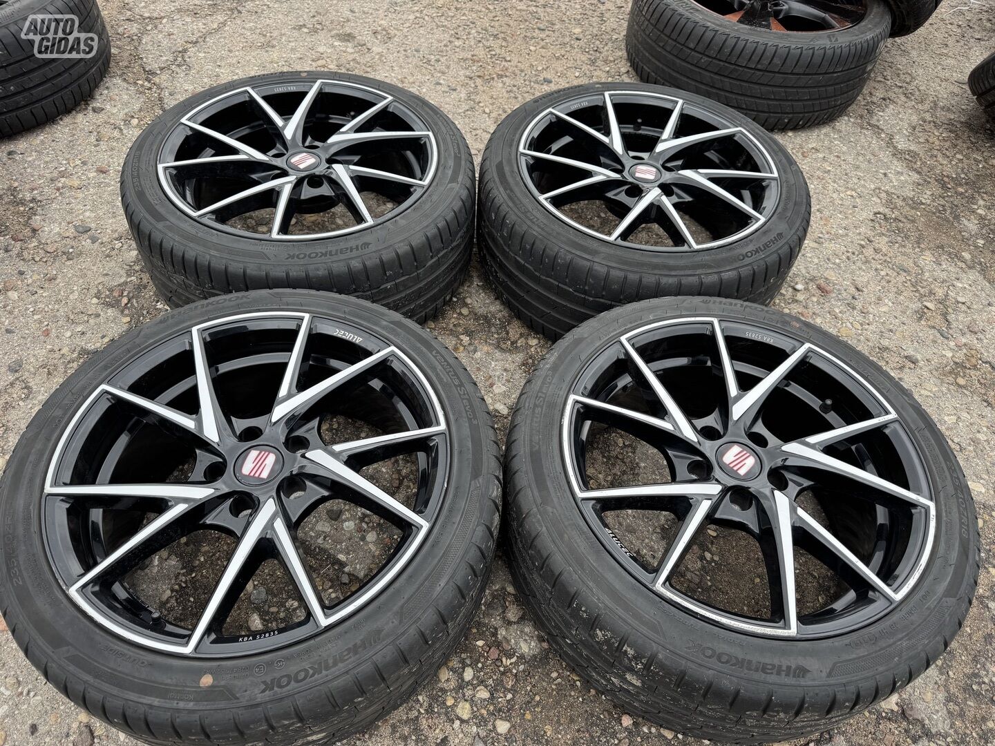 Seat Siunciam, 8,5J ET30 light alloy R18 rims