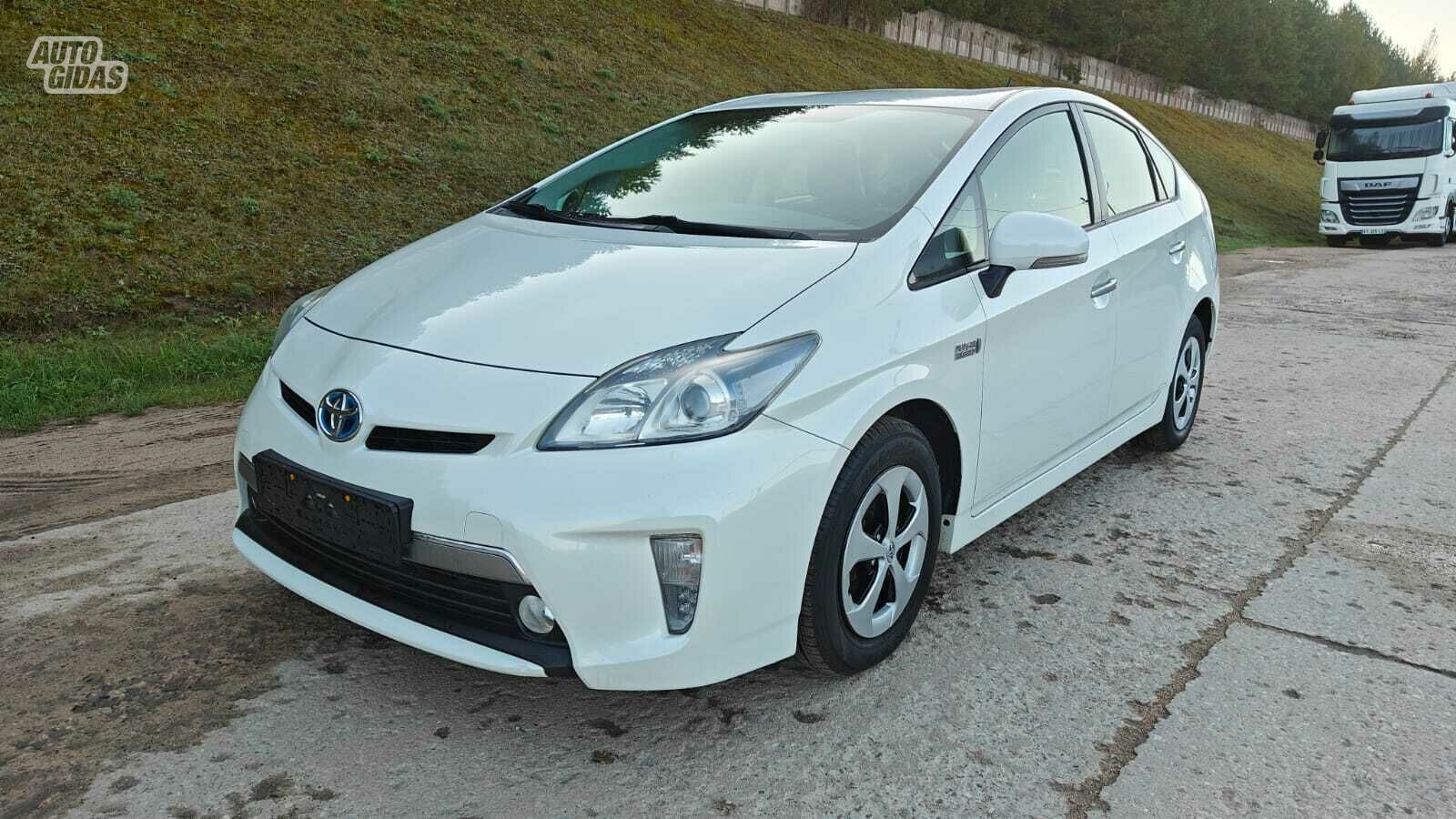 Toyota Prius 2014 г Хэтчбек