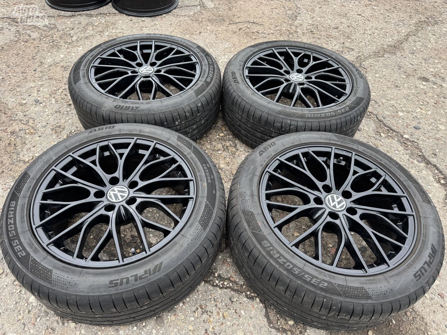 Volkswagen Siunciam, 8J ET30 light alloy R18 rims