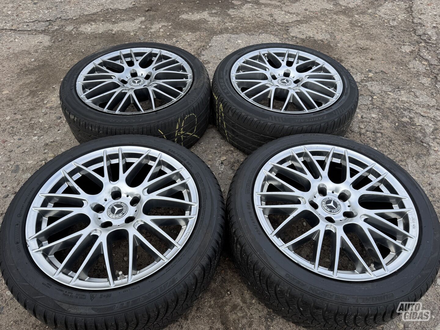 Mercedes-Benz Siunciam, 8J ET40 light alloy R18 rims