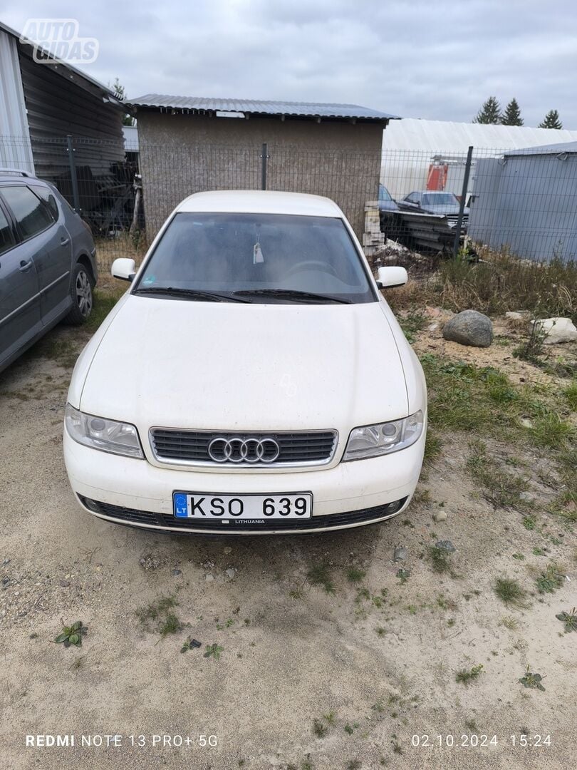 Audi A4 2001 m Sedanas