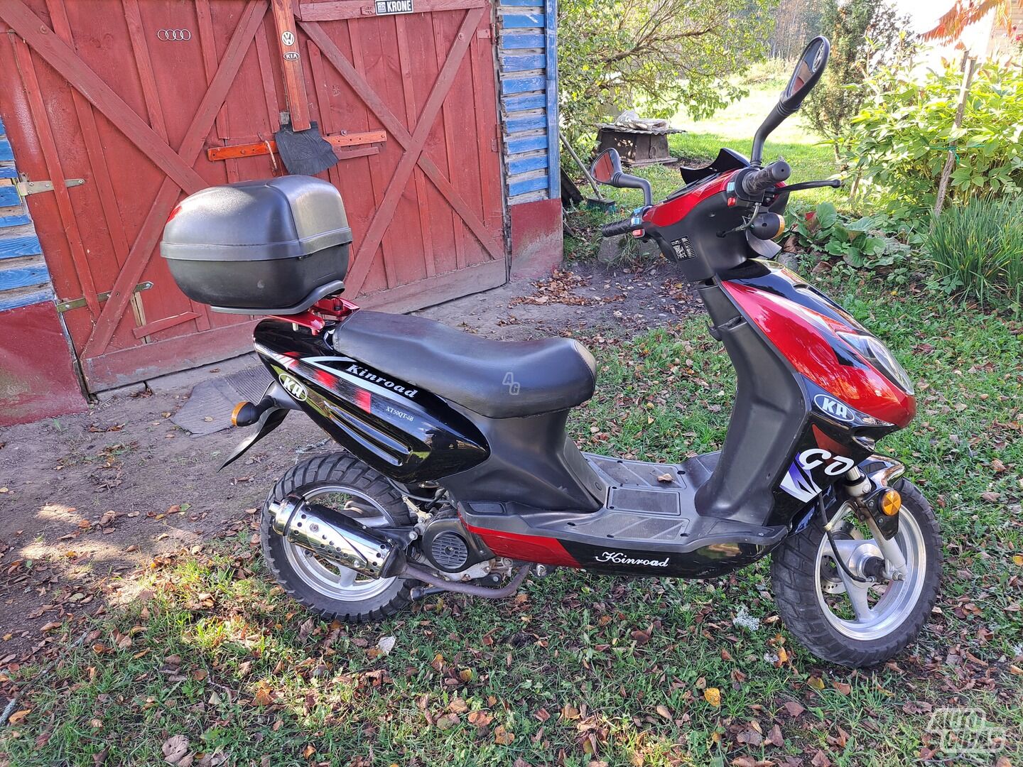 Kinroad XT 2011 y Scooter / moped