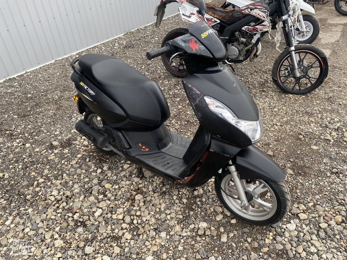 Peugeot Kisbee 2011 y Scooter / moped