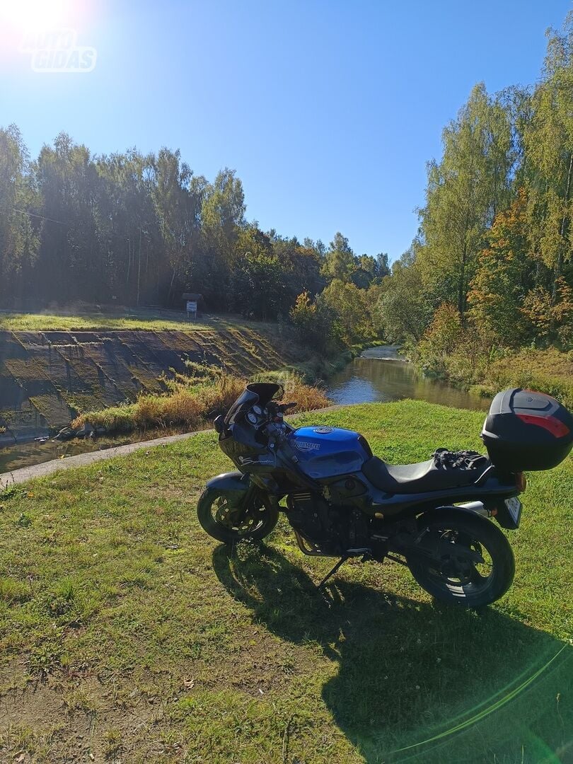 1999 y Touring / Sport Touring motorcycle