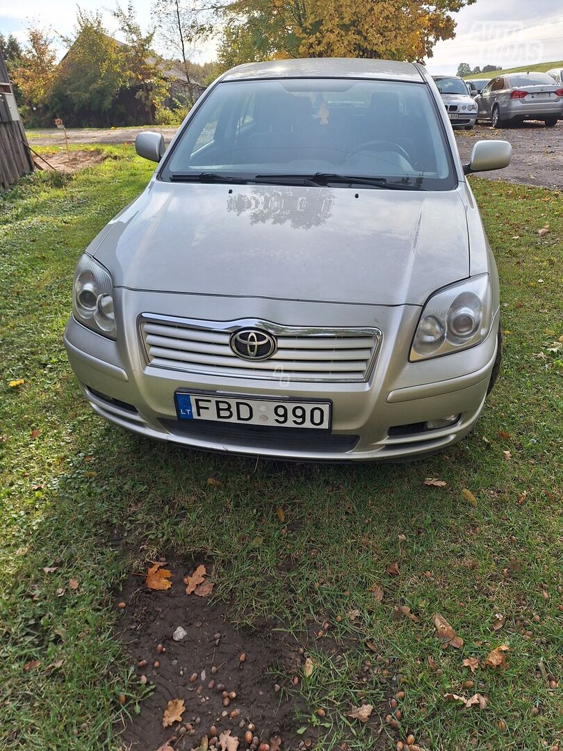 Toyota Avensis 2002 y Sedan