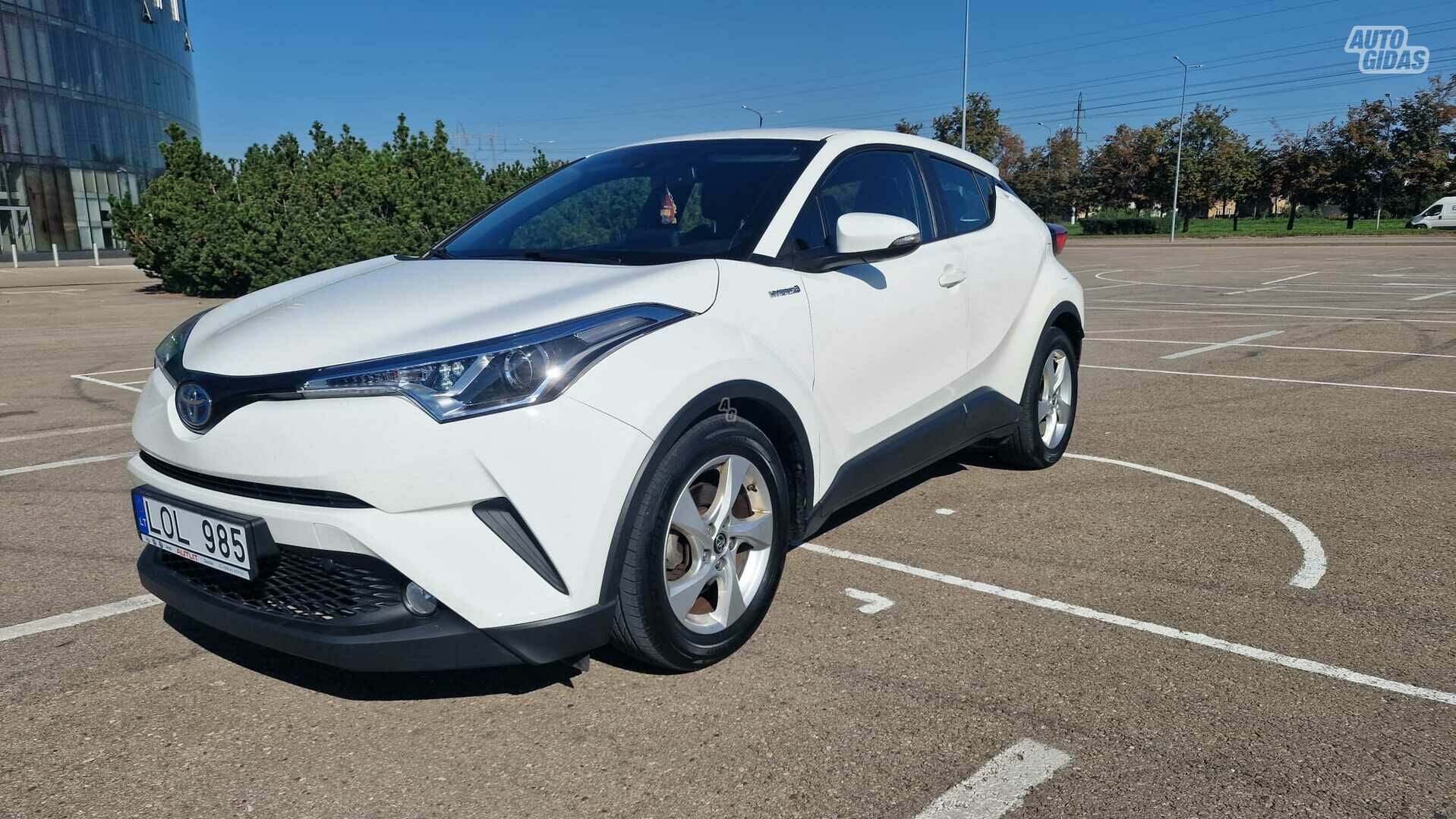 Toyota C-HR 2017 г Внедорожник / Кроссовер