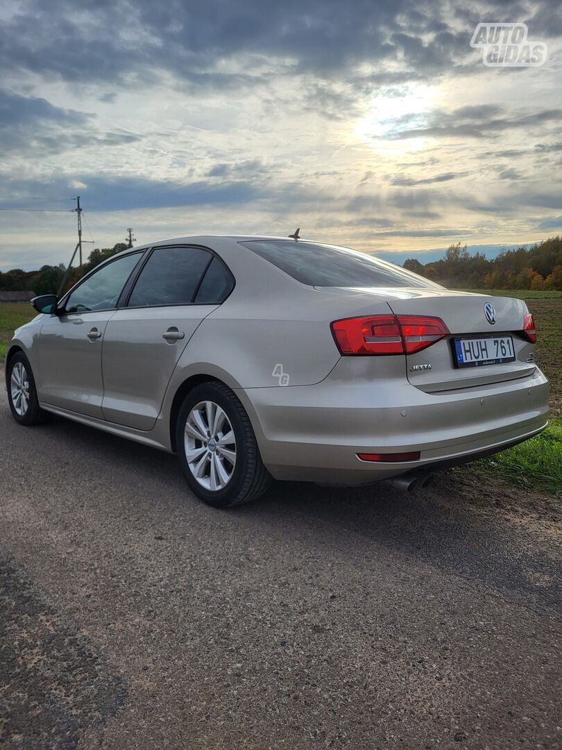 Volkswagen Jetta 2015 y Sedan