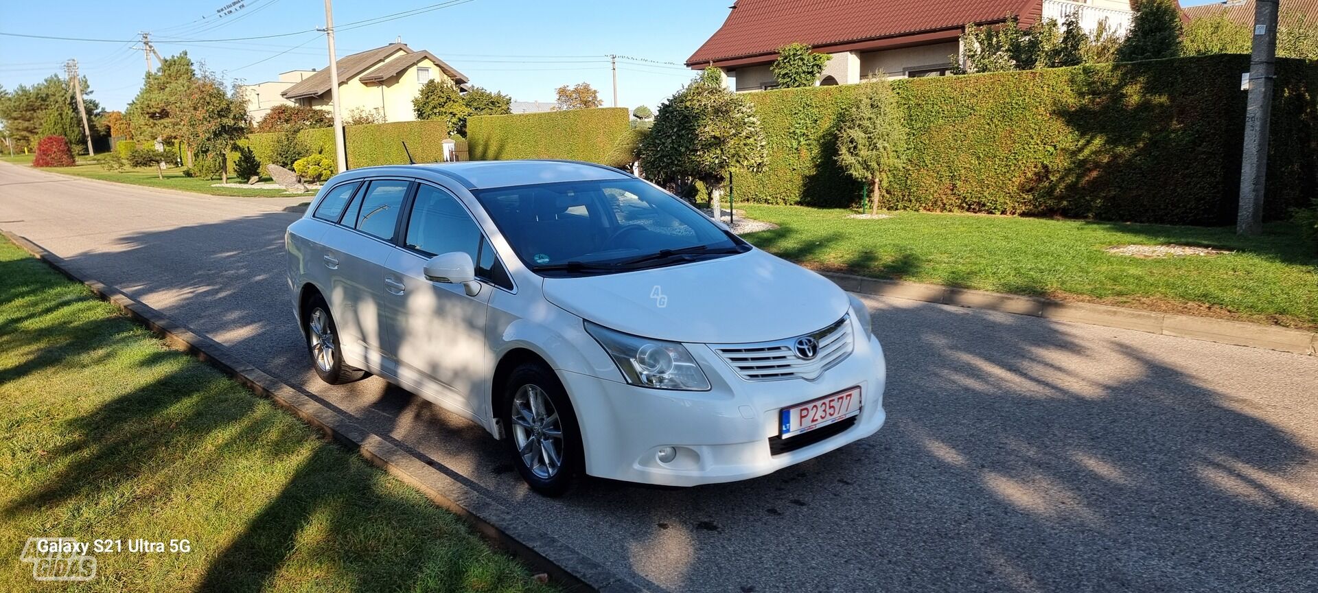 Toyota Avensis III 2010 г