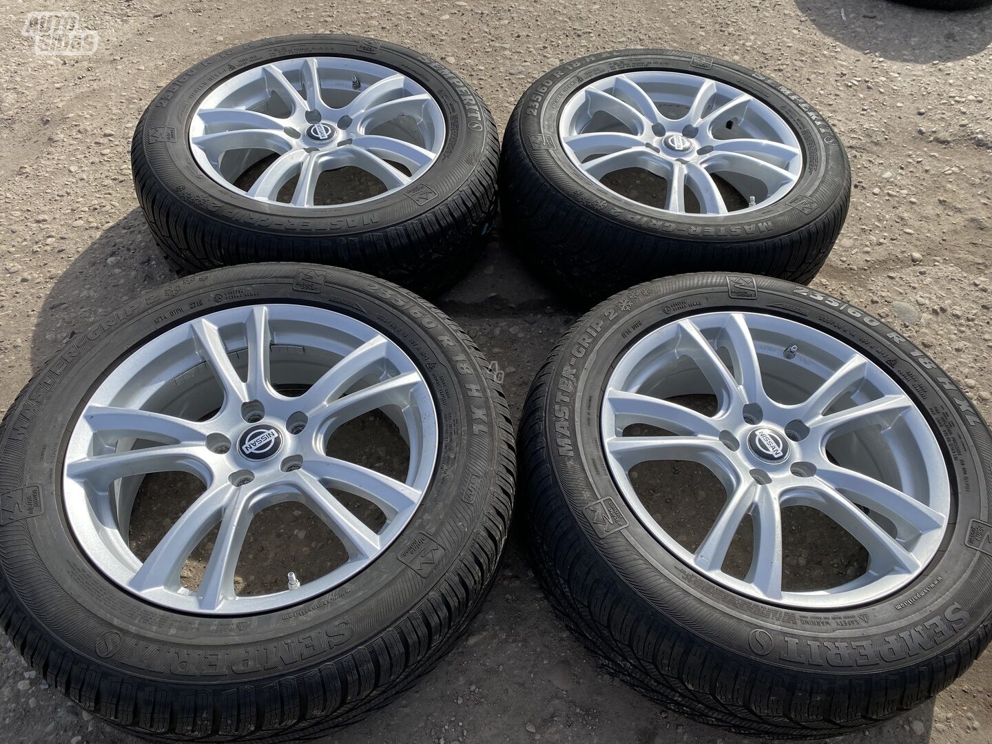 Nissan Siunciam, 7.5J ET52 light alloy R18 rims