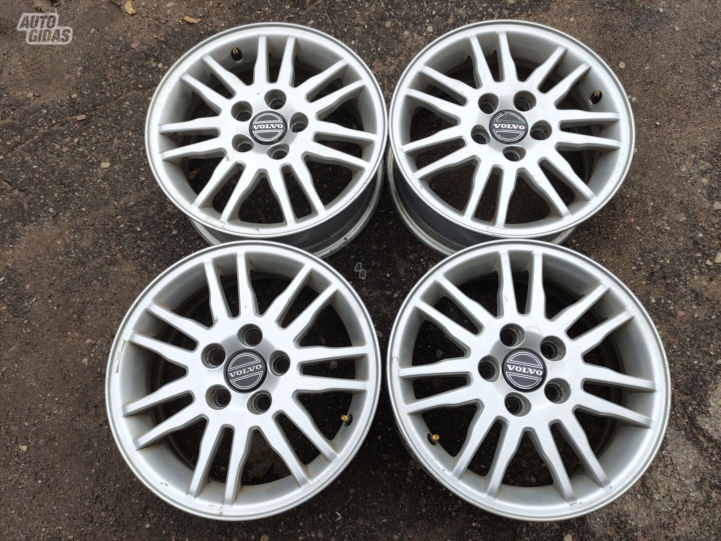 Volvo light alloy R15 rims