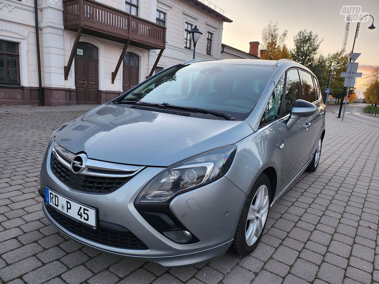 Opel Zafira Tourer C 2011 г