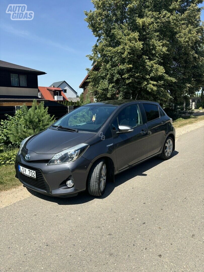 Toyota Yaris 2013 г Хэтчбек