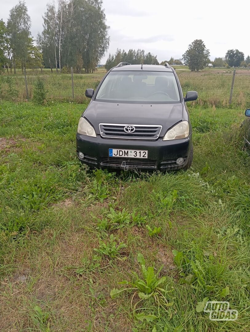 Toyota Avensis Verso 2005 m dalys