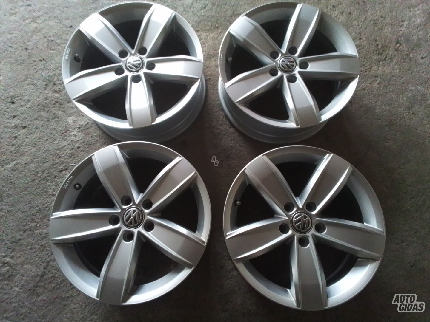 Volkswagen light alloy R17 rims