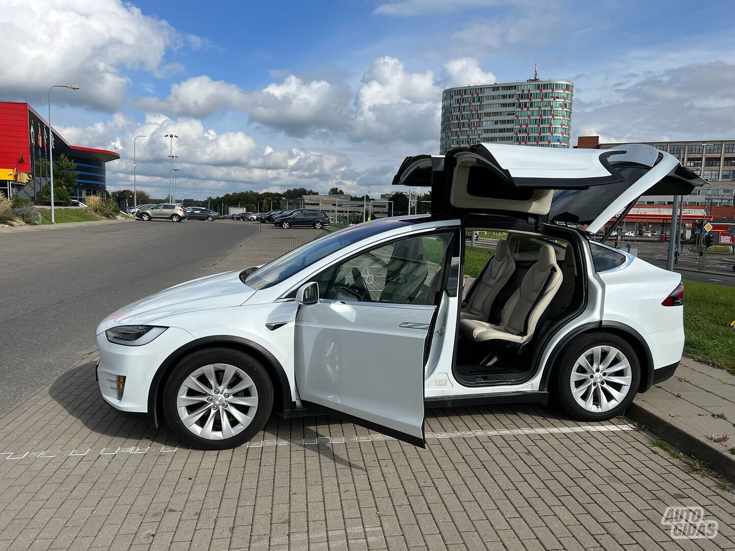 Tesla Model X 2017 m Visureigis / Krosoveris