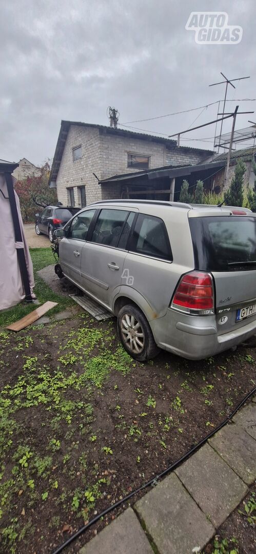 Opel Zafira 2006 m dalys