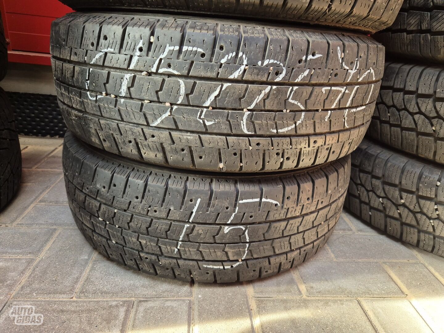 R15C universal tyres minivans