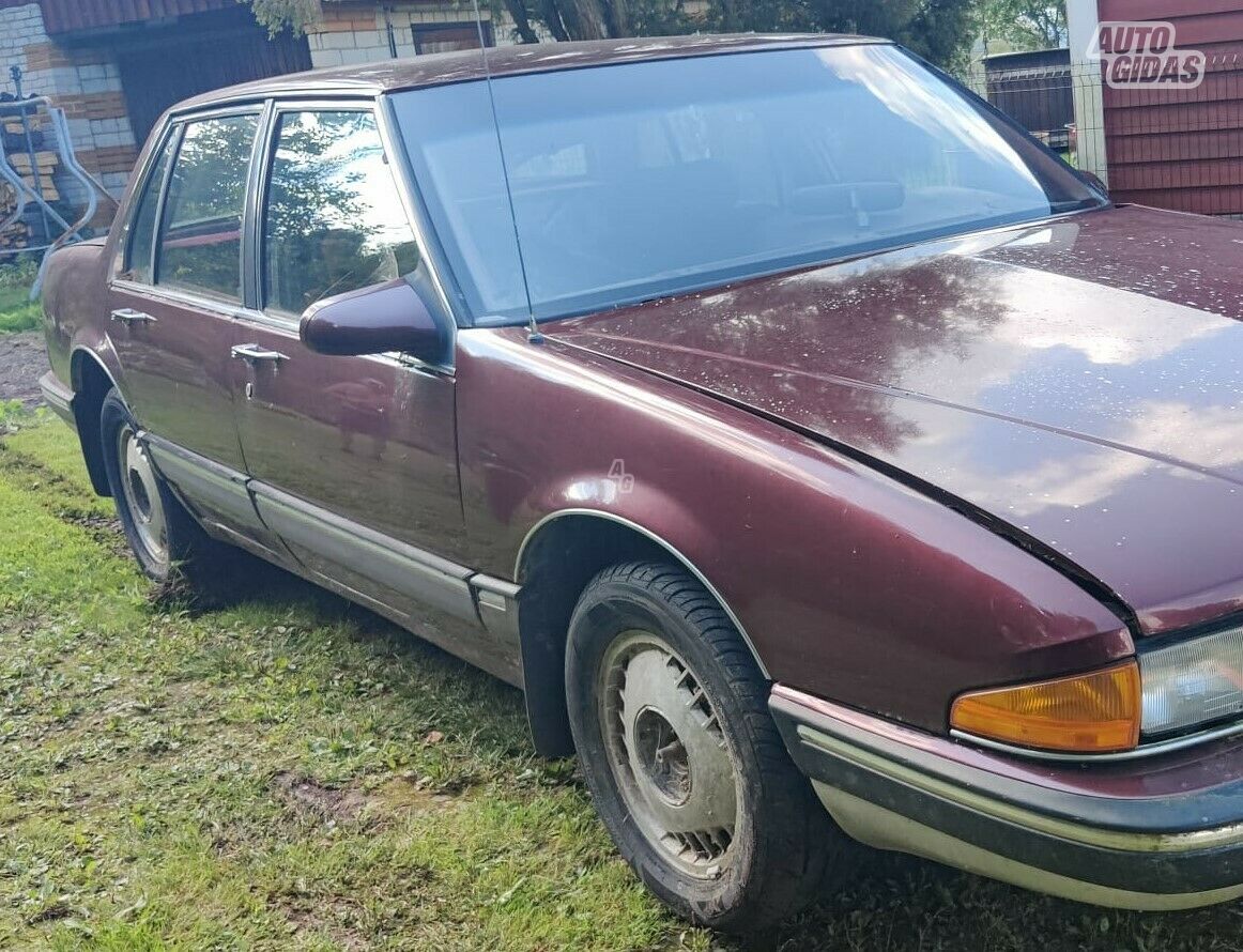 Pontiac Bonneville 1989 г Седан