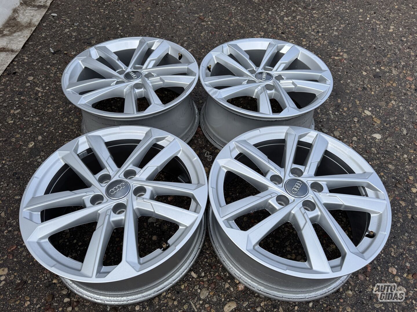 Audi Siunciam, 8j ET46 light alloy R17 rims