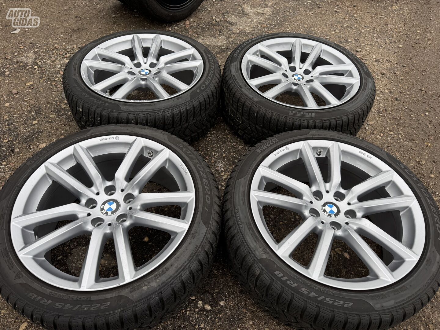 BMW Siunciam, 8J ET30 light alloy R18 rims