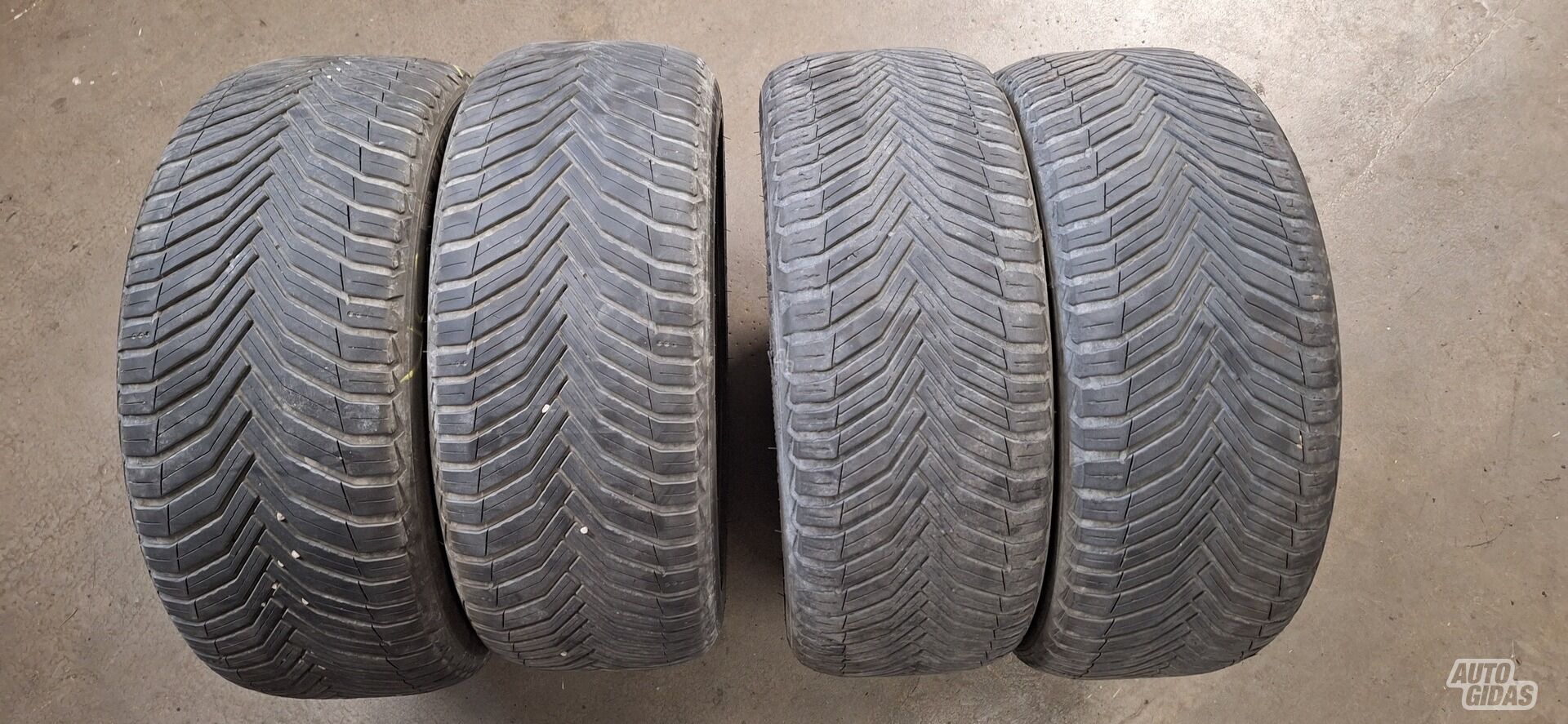 Michelin CrossClimate2 R17 universalios padangos lengviesiems