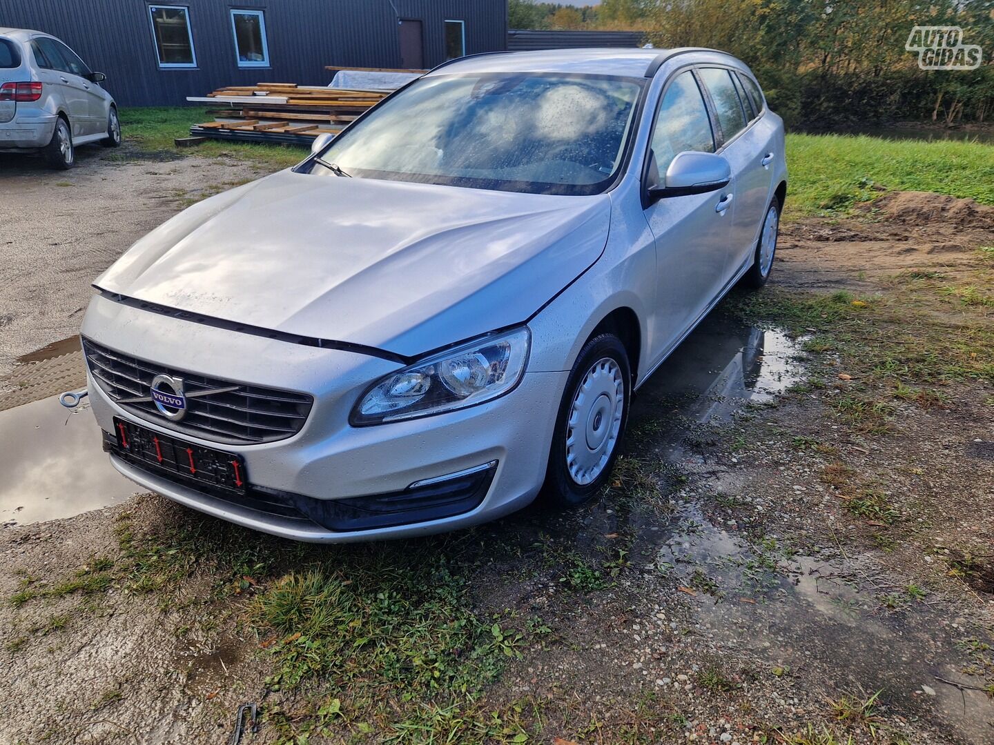 Volvo V60 2017 y parts